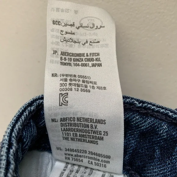 Hollister Floral Embroidered Cutoff Denim High Waisted Shorts - Picture 7 of 7